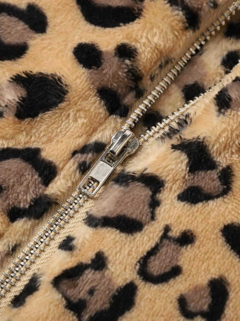 C+D+M Women's Cream & Leopard Sherpa Half-Zip Pullover Jacket - Picture 4 of 10